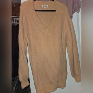 Listicle V-Neck Sweater in Soft Tan